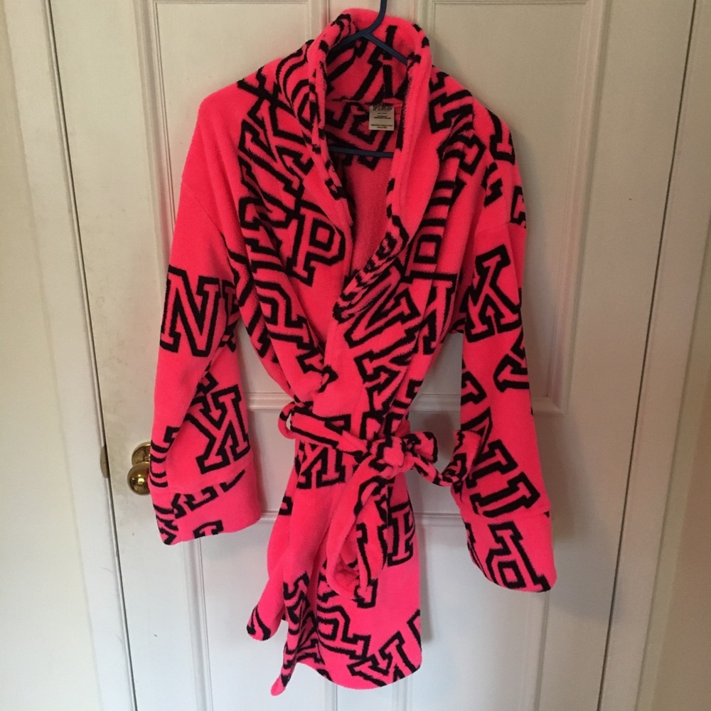 Super Cute Great for Winter PINK fleece robe!